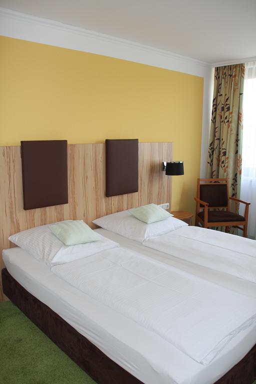 Отель Stadt Pasing 3*